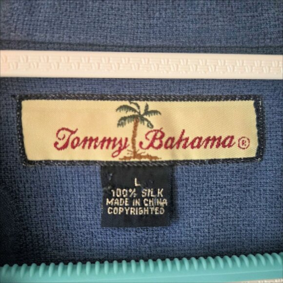 Tommy Bahama 100% silk camp shirt with short sleeves -  EUC - Picture 3 of 3